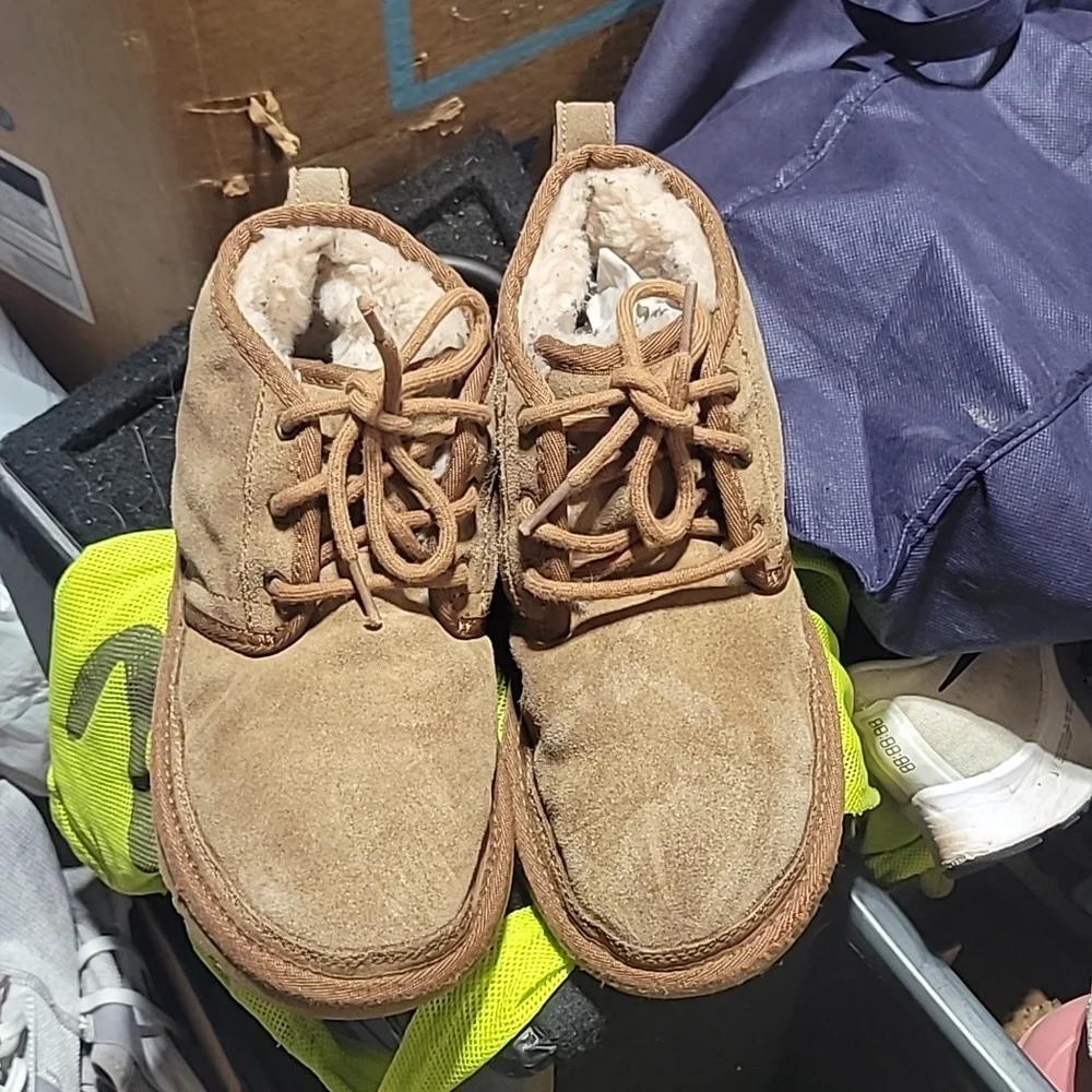 UGG Neumel Boot Suede Sherpa Lined Sneaker Chukka Size 5 Or 38 EU - Picture 2 of 7